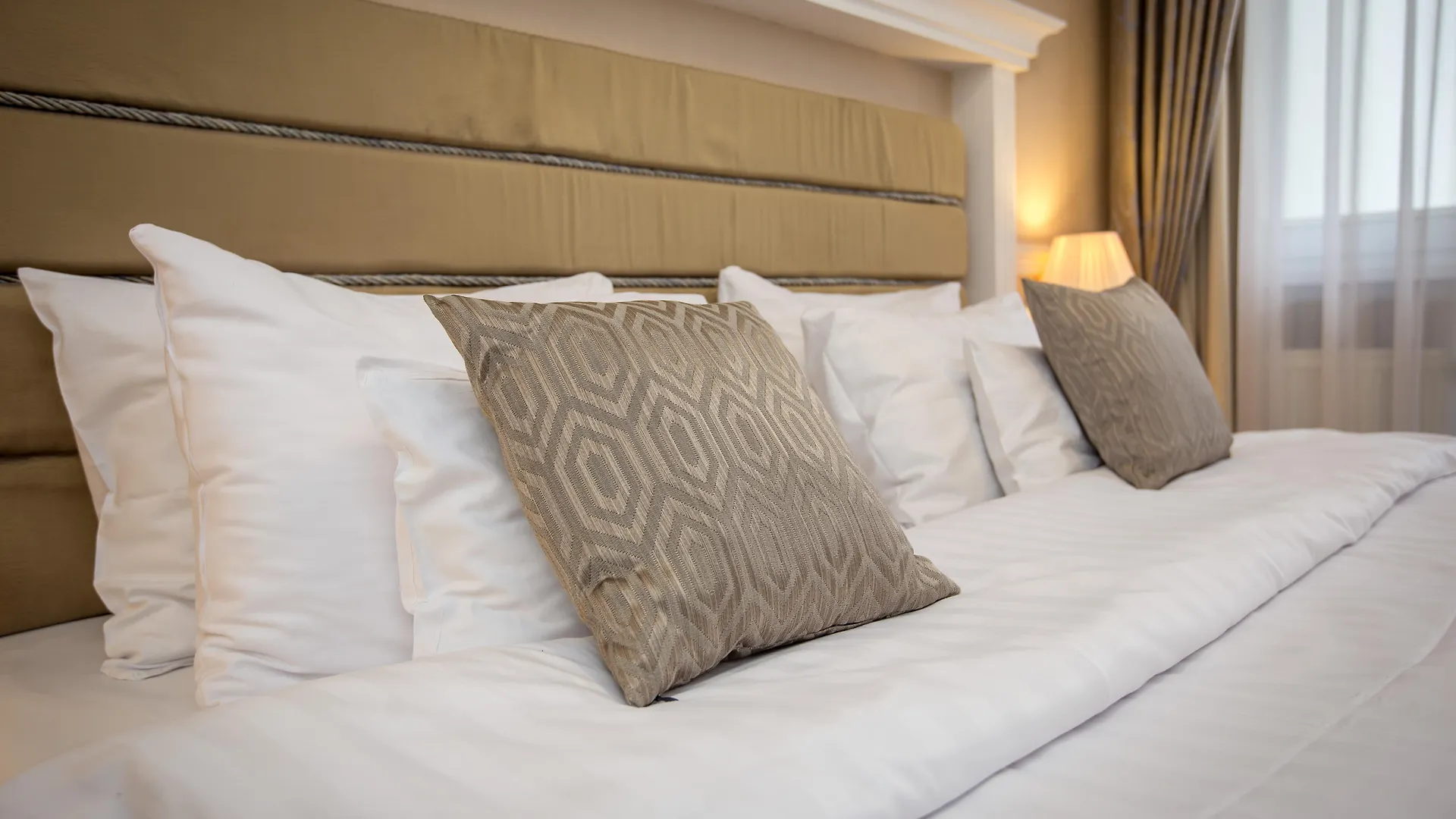 Queen'S Court Hotel & Residence Budapest