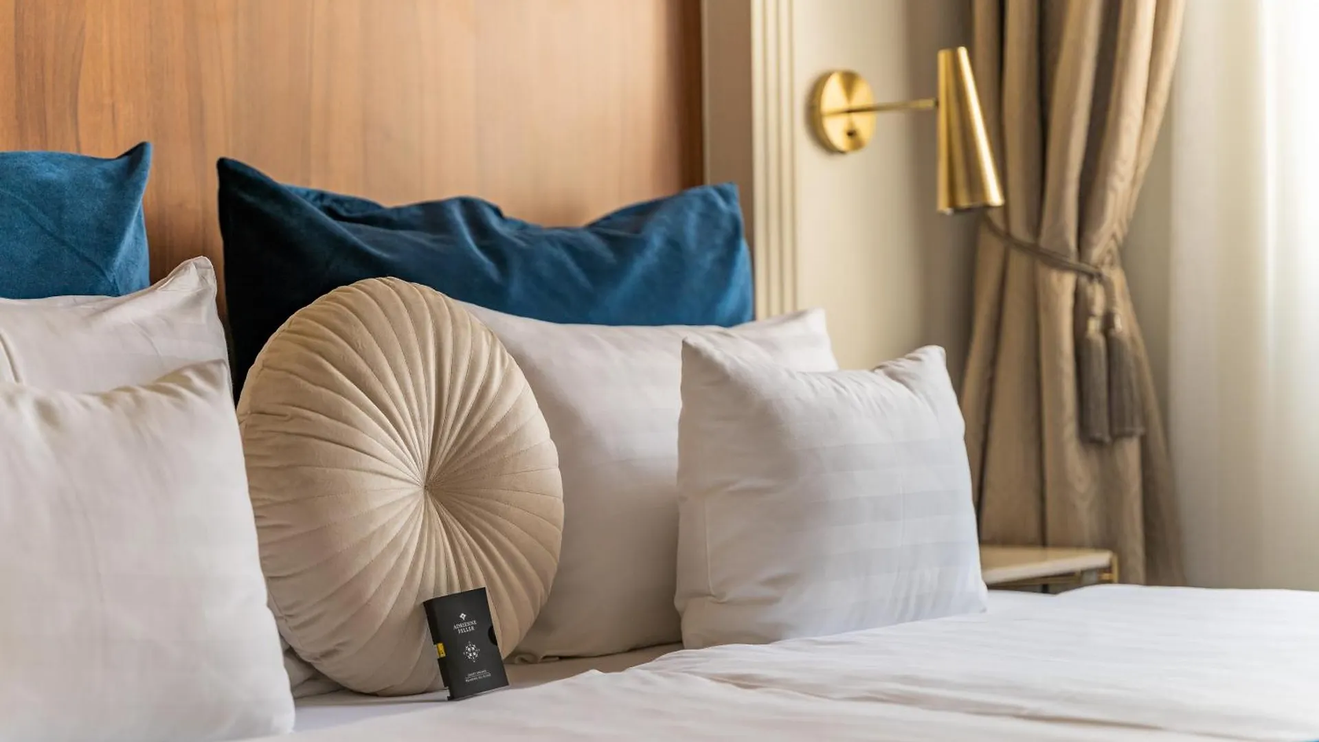 Queen'S Court Hotel & Residence Budapest 5*,  Hungary
