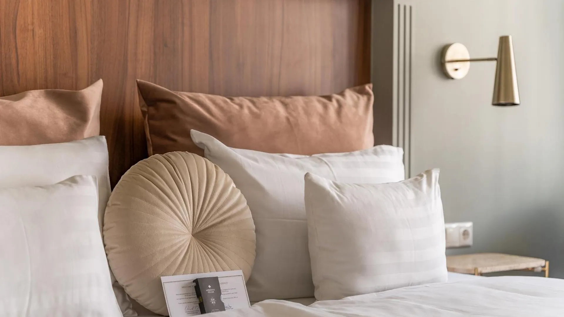 *****  Queen'S Court Hotel & Residence Budapest Hungary