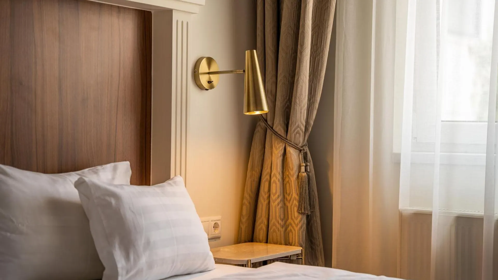 Queen'S Court Hotel & Residence Budapest