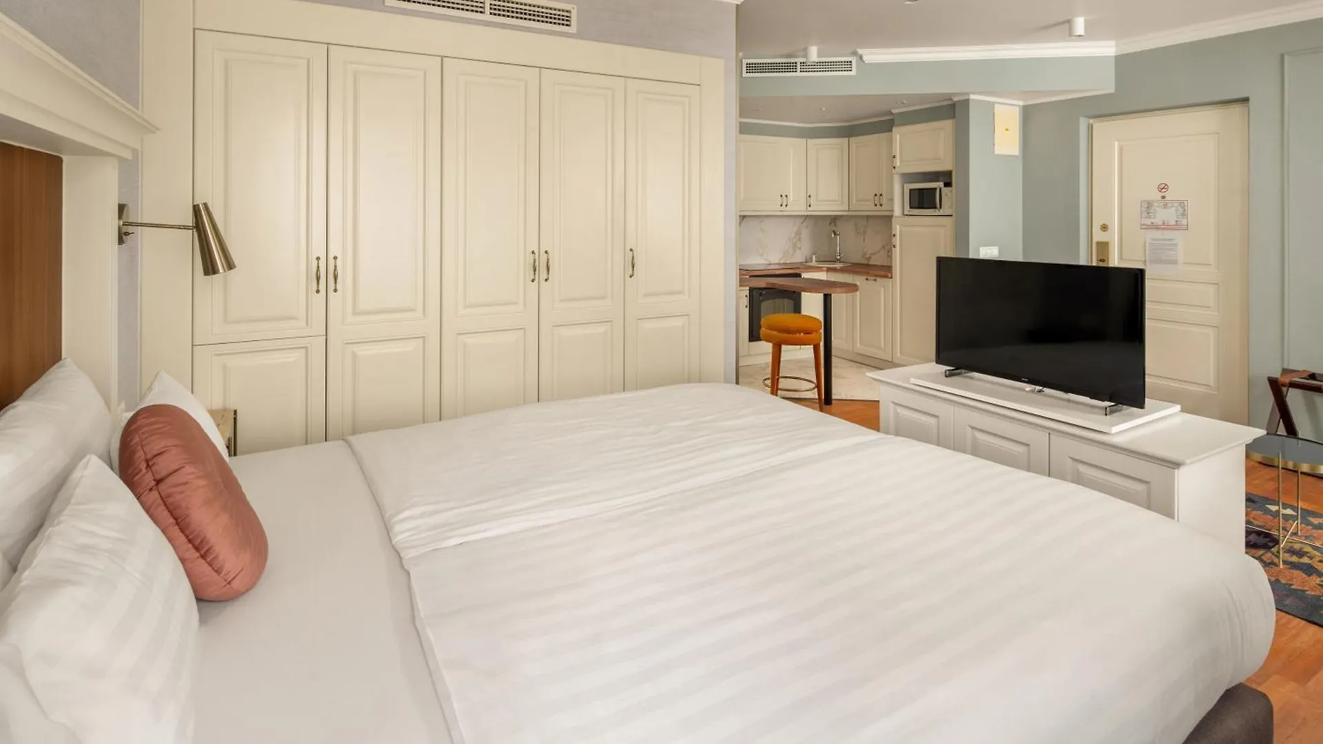 Queen'S Court Hotel & Residence Budapest