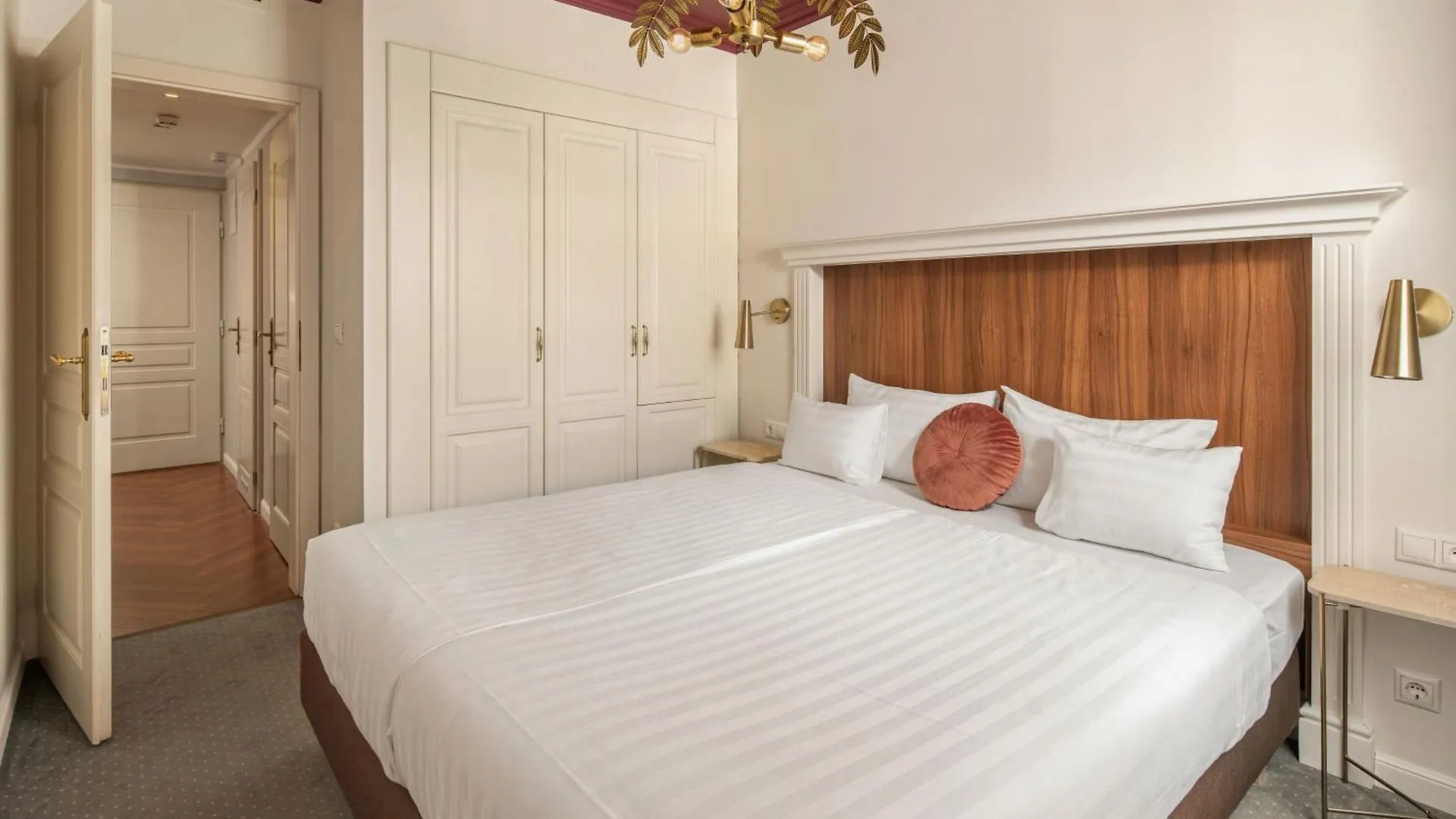 Queen'S Court Hotel & Residence Budapest