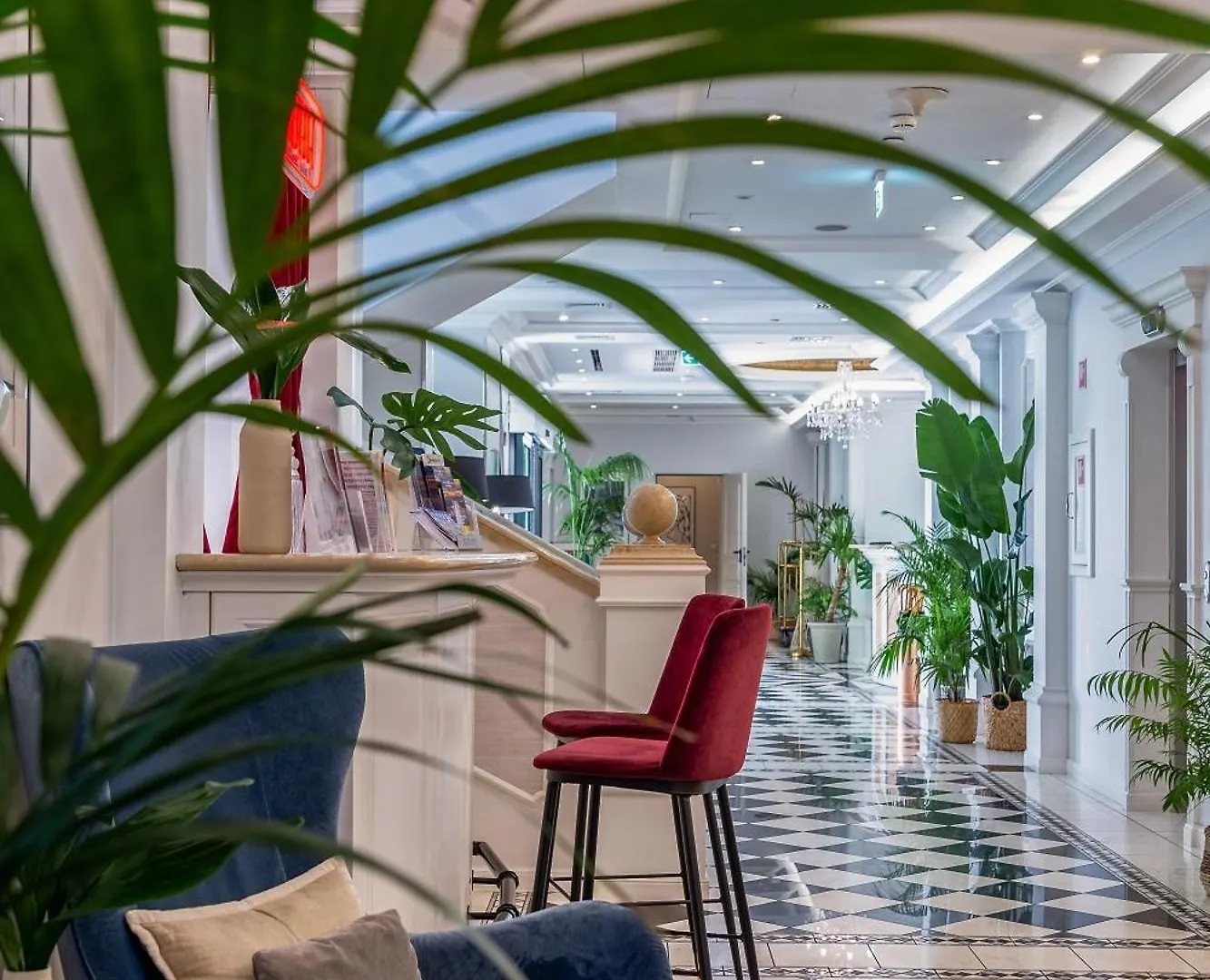 Queen'S Court Hotel & Residence Budapest 5*,